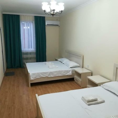 West House Hotel Koboeleti Buitenkant foto