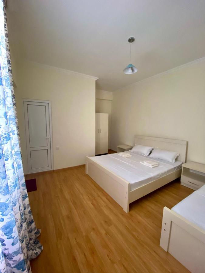 West House Hotel Koboeleti Buitenkant foto